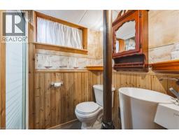 210 MACKENZIE Crescent - 32