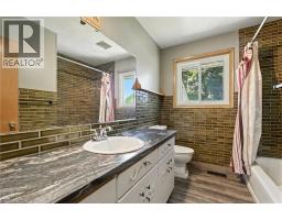 64 WILMOT Street S - 11