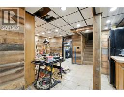 64 WILMOT Street S - 15