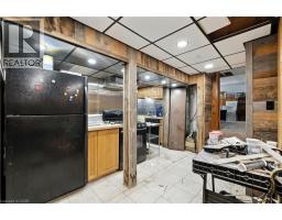 64 WILMOT Street S - 17