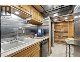 64 WILMOT Street S - 18
