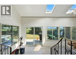 64 WILMOT Street S - 24