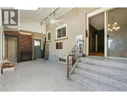 64 WILMOT Street S - 25