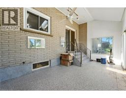 64 WILMOT Street S - 26