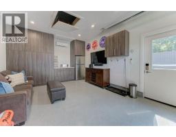 355 BLUCHER Boulevard - 44