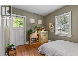 240 CAMERON Street N - 18