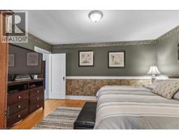 240 CAMERON Street N - 21