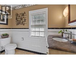 240 CAMERON Street N - 26