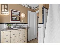240 CAMERON Street N - 27