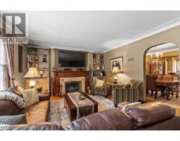 240 CAMERON Street N - 7