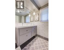 211 VILLAGE Road - 20
