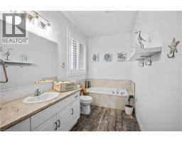 100 TAMARACK Boulevard - 32