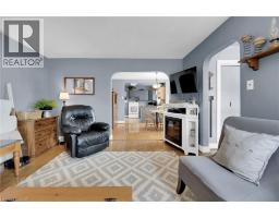 14 SHERRING Street N - 18