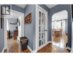 14 SHERRING Street N - 23