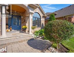 43 MACDONALD Crescent - 2