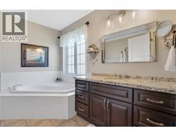 43 MACDONALD Crescent - 21