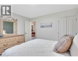 43 MACDONALD Crescent - 30