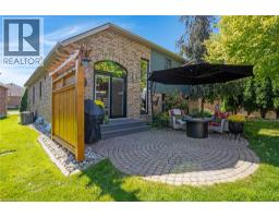 43 MACDONALD Crescent - 42