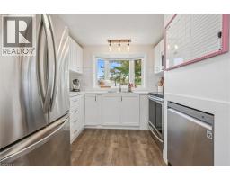 10 BROKEN OAK Crescent - 12