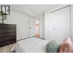 10 BROKEN OAK Crescent - 18