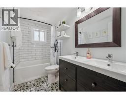 10 BROKEN OAK Crescent - 22