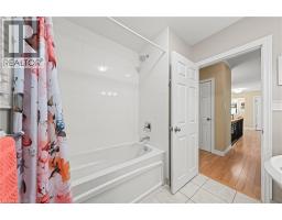 45 HIGHLAND Crescent - 32