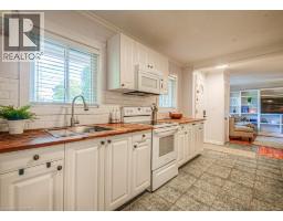 18 HILLTOP Drive - 15