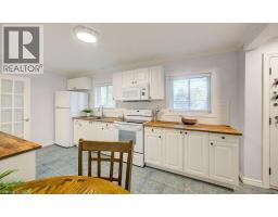 18 HILLTOP Drive - 9