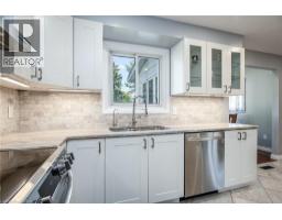 7 FOREST GLEN Crescent - 12