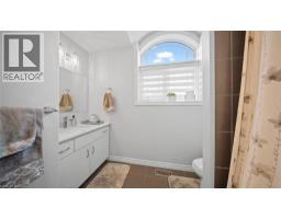 93 LORNE CARD Drive - 32