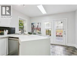 132 QUEEN Street W - 25