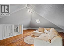 34 STIRLING Avenue N - 30