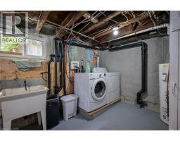 34 STIRLING Avenue N - 31