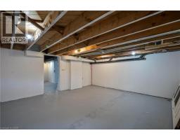 34 STIRLING Avenue N - 33