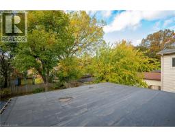 34 STIRLING Avenue N - 34