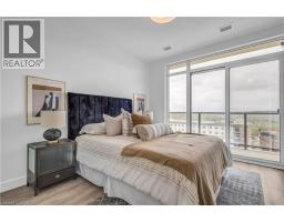 15 GLEBE Street UnitNo. 1414 - 15