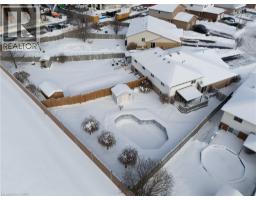 28 RIDGEWAY Crescent - 30