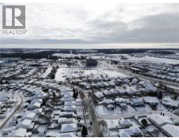 28 RIDGEWAY Crescent - 32