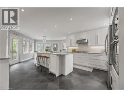 18 WEBERLYN Crescent - 10