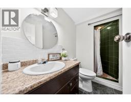 614 ELGIN Street N - 30