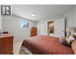 44 DINEEN Court - 33