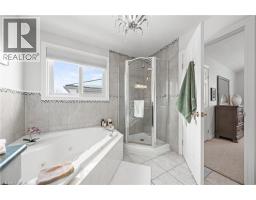 44 DINEEN Court - 35