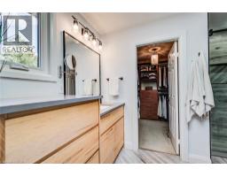 33 TINATAWA Court - 38