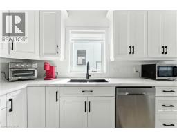 7 MACNEIL Court - 17