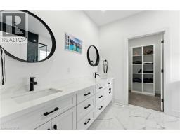 7 MACNEIL Court - 26