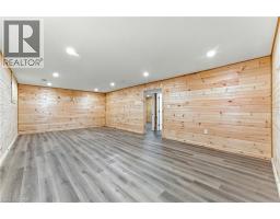 7 MACNEIL Court - 32