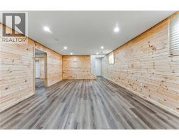 7 MACNEIL Court - 33