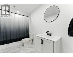 7 MACNEIL Court - 34