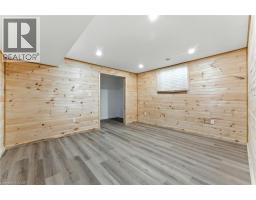 7 MACNEIL Court - 35