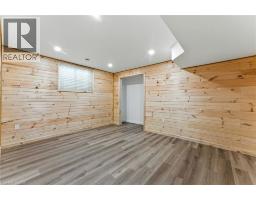 7 MACNEIL Court - 36